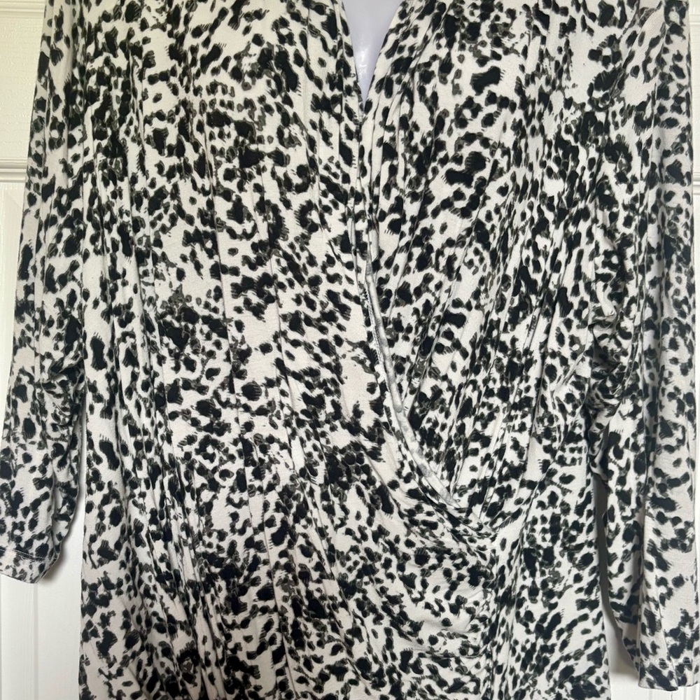 Black and White Animal Print Top with 3/4 sleeves Size 18w